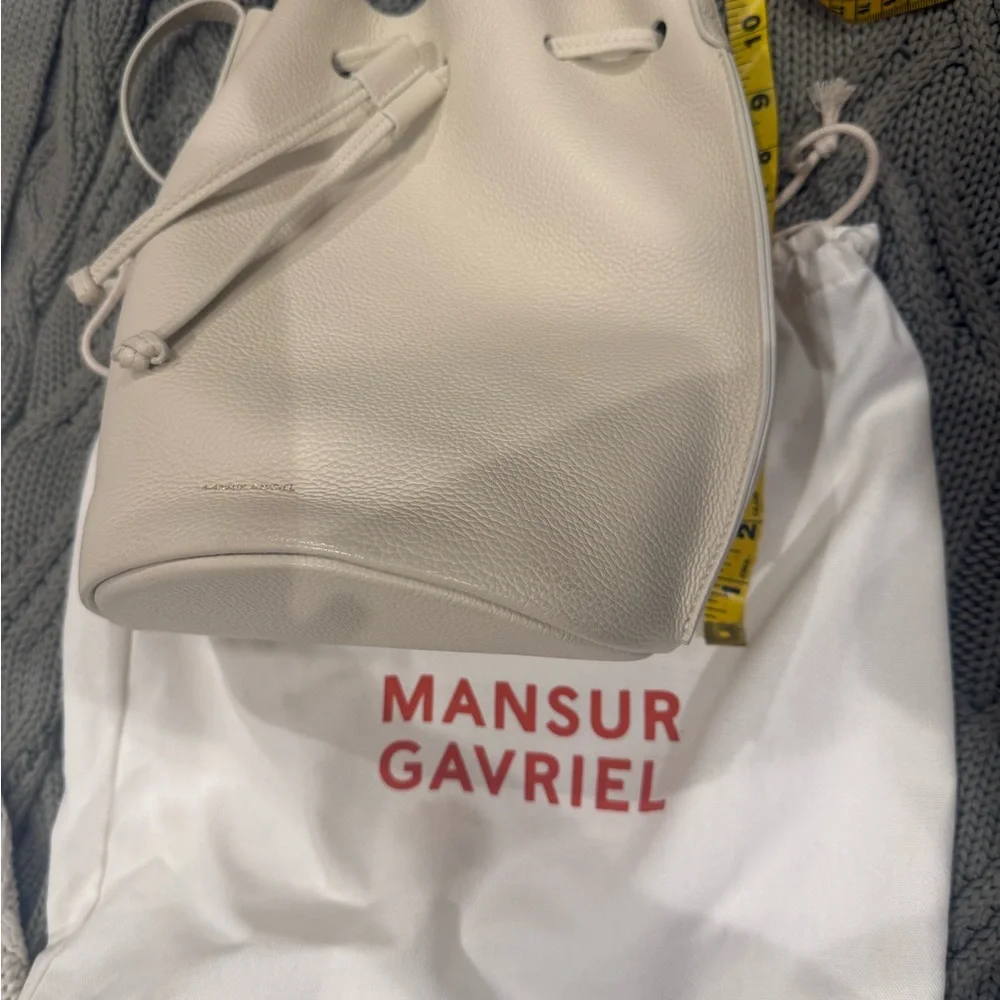 Mansur Gavriel Ivory Leather Bucket Shoulder Bag with tag. Pearl 12x9 approx - Picture 6 of 12
